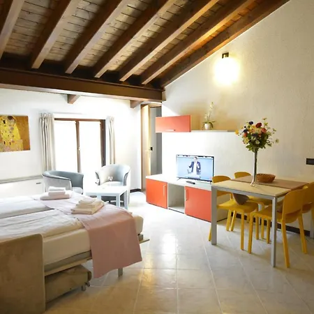 Residenza Corte Casara מלון דירות